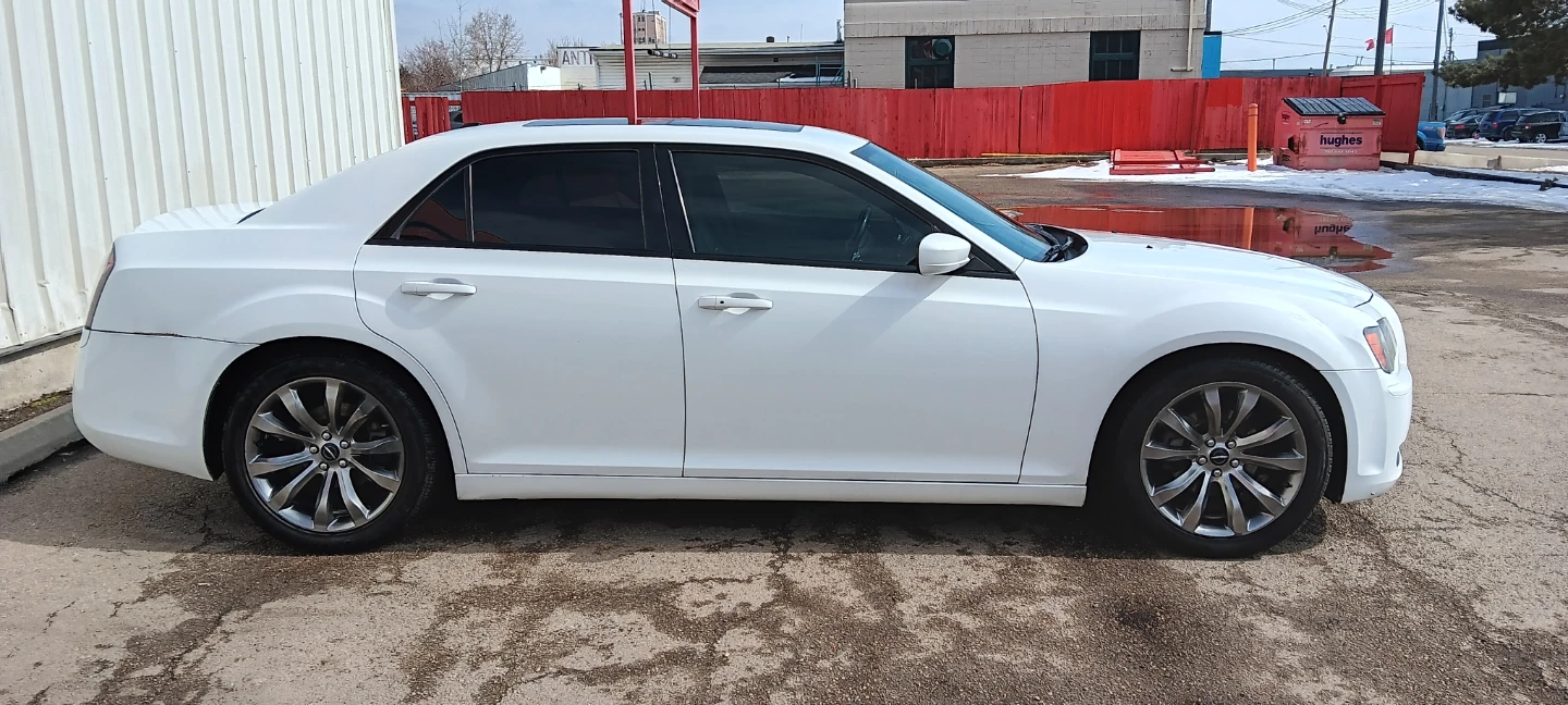 2014 Chrysler 300-S RWD - photo 2