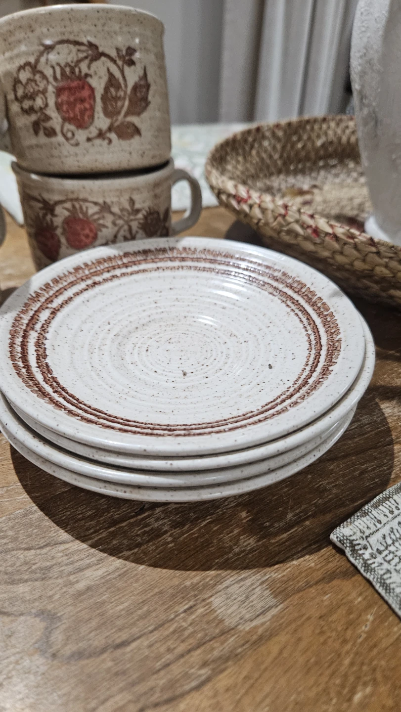 Set of 4 Strawberry Stoneware Mugs and Saucers - photo 4