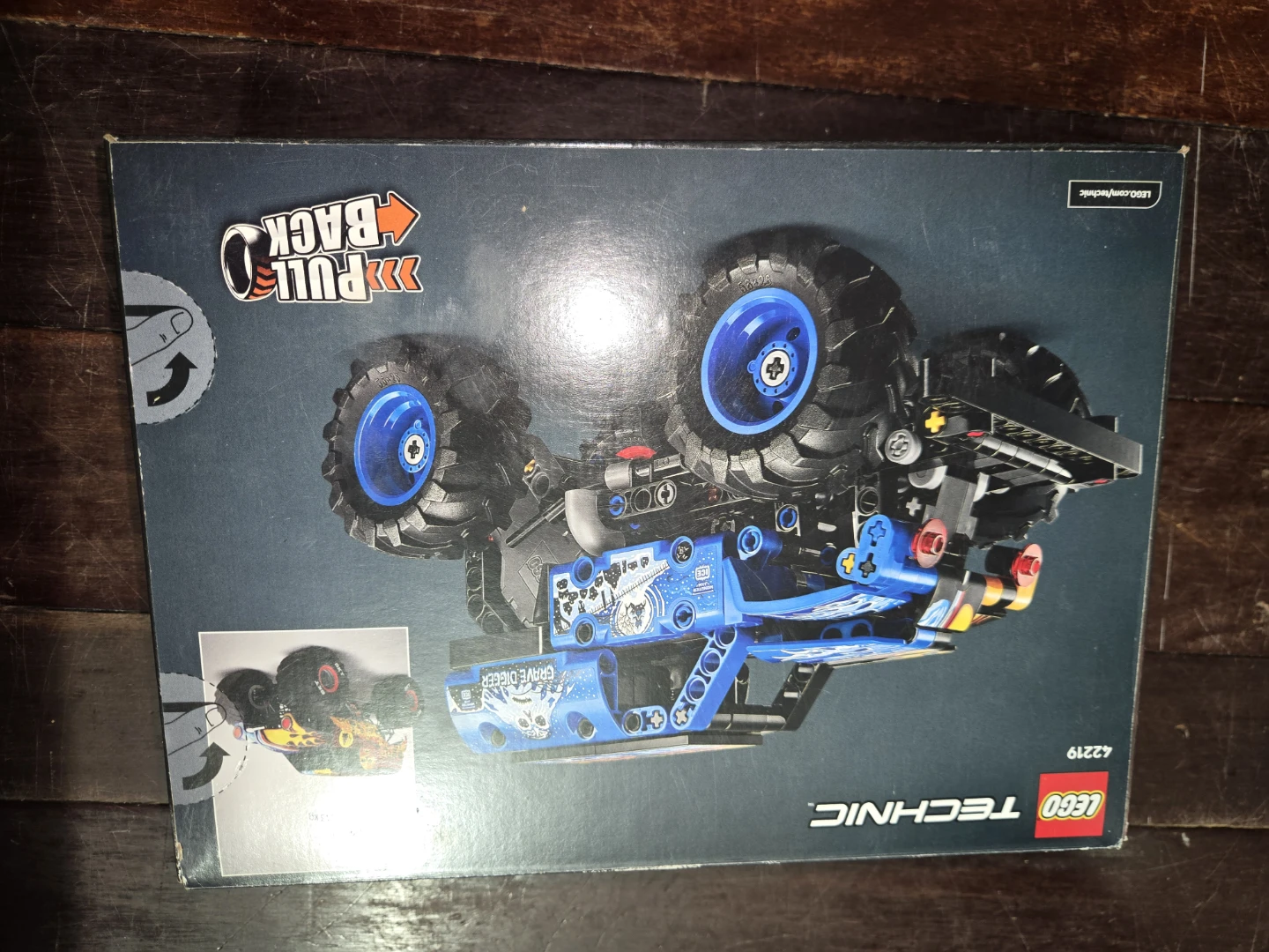 LEGO Technic Monster Jam Grave Digger 42219 - photo 2