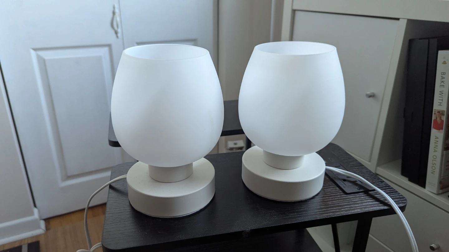 Set of two white frosted glass table lamps - photo 2