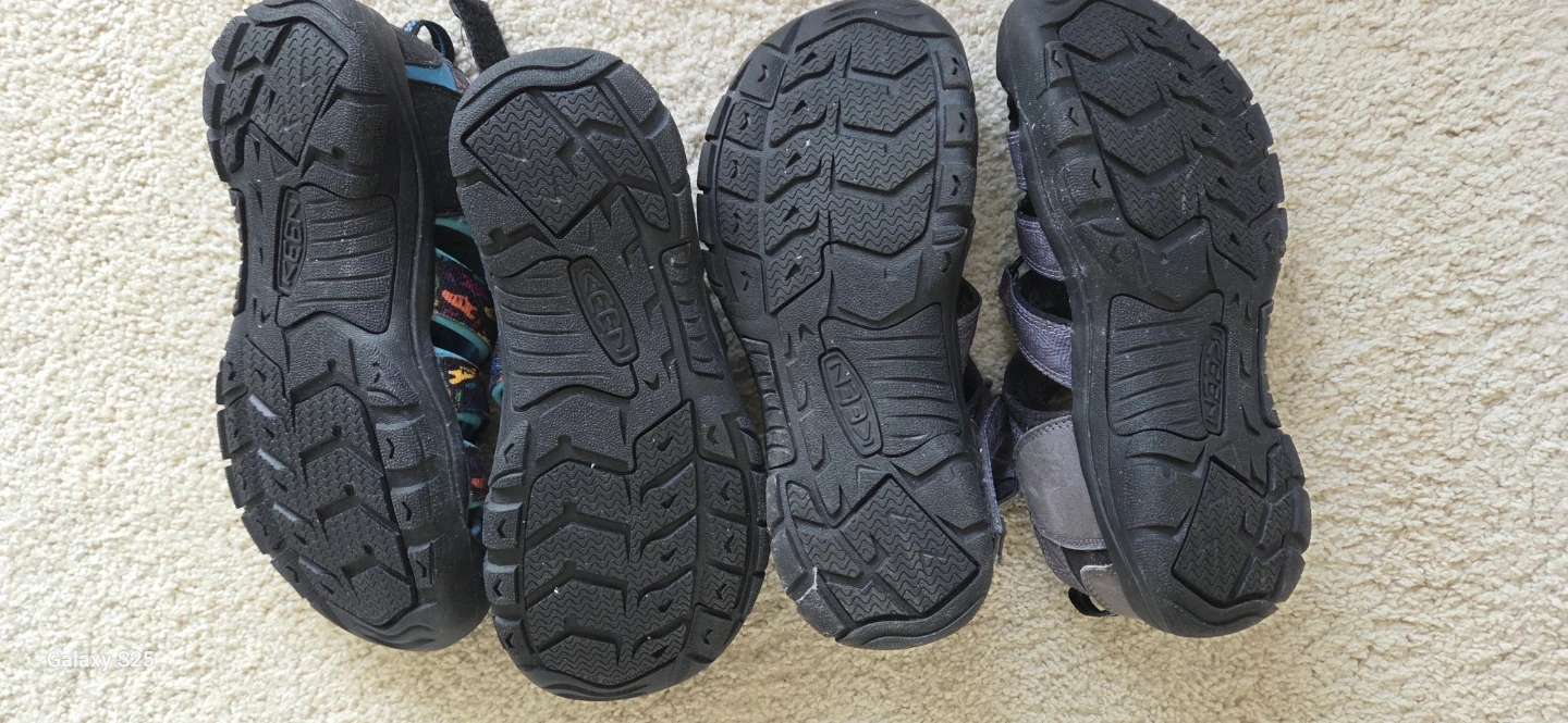 Two pairs of KEEN sandals - photo 2
