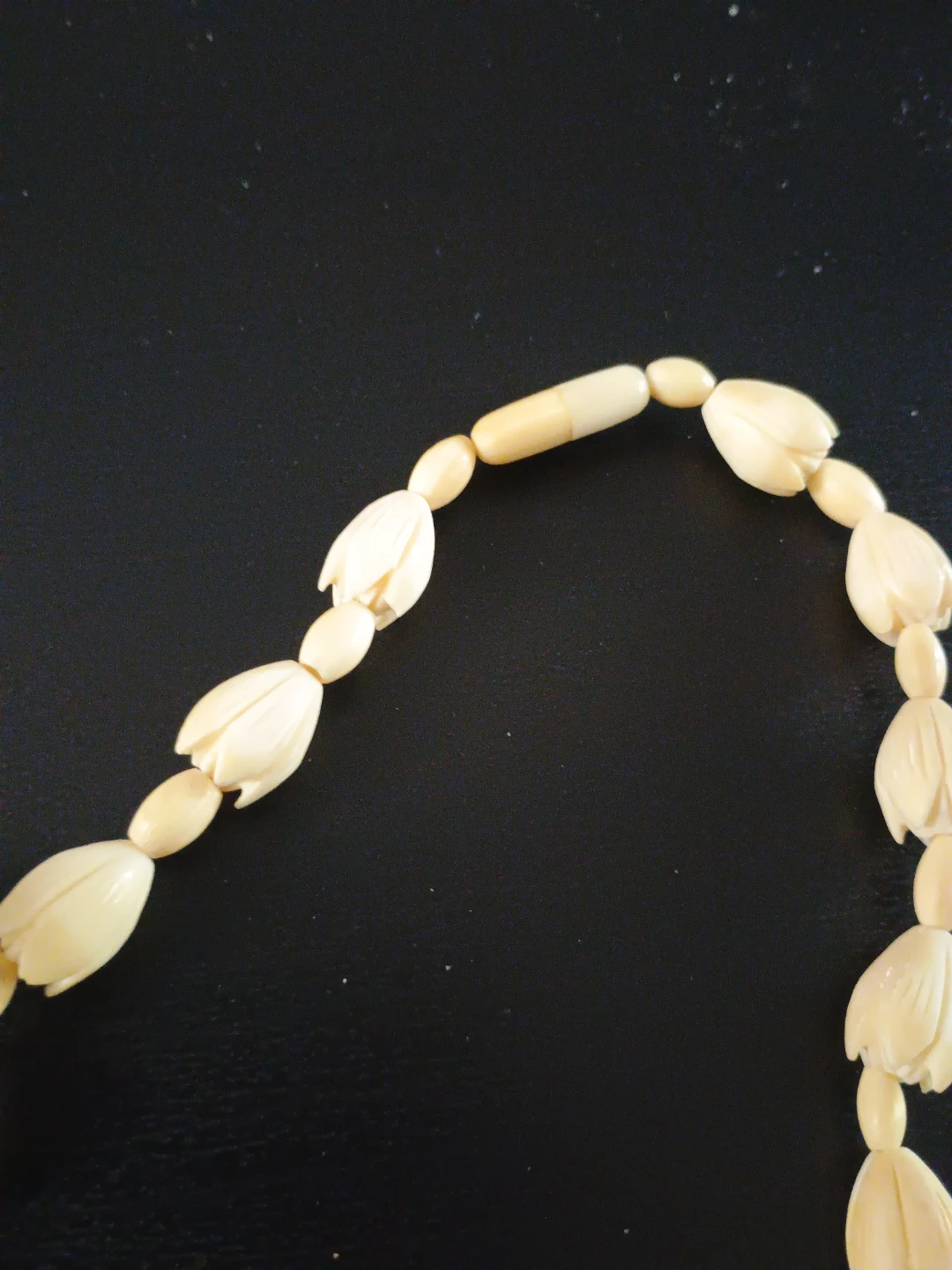 Vintage carved flower necklace - photo 3