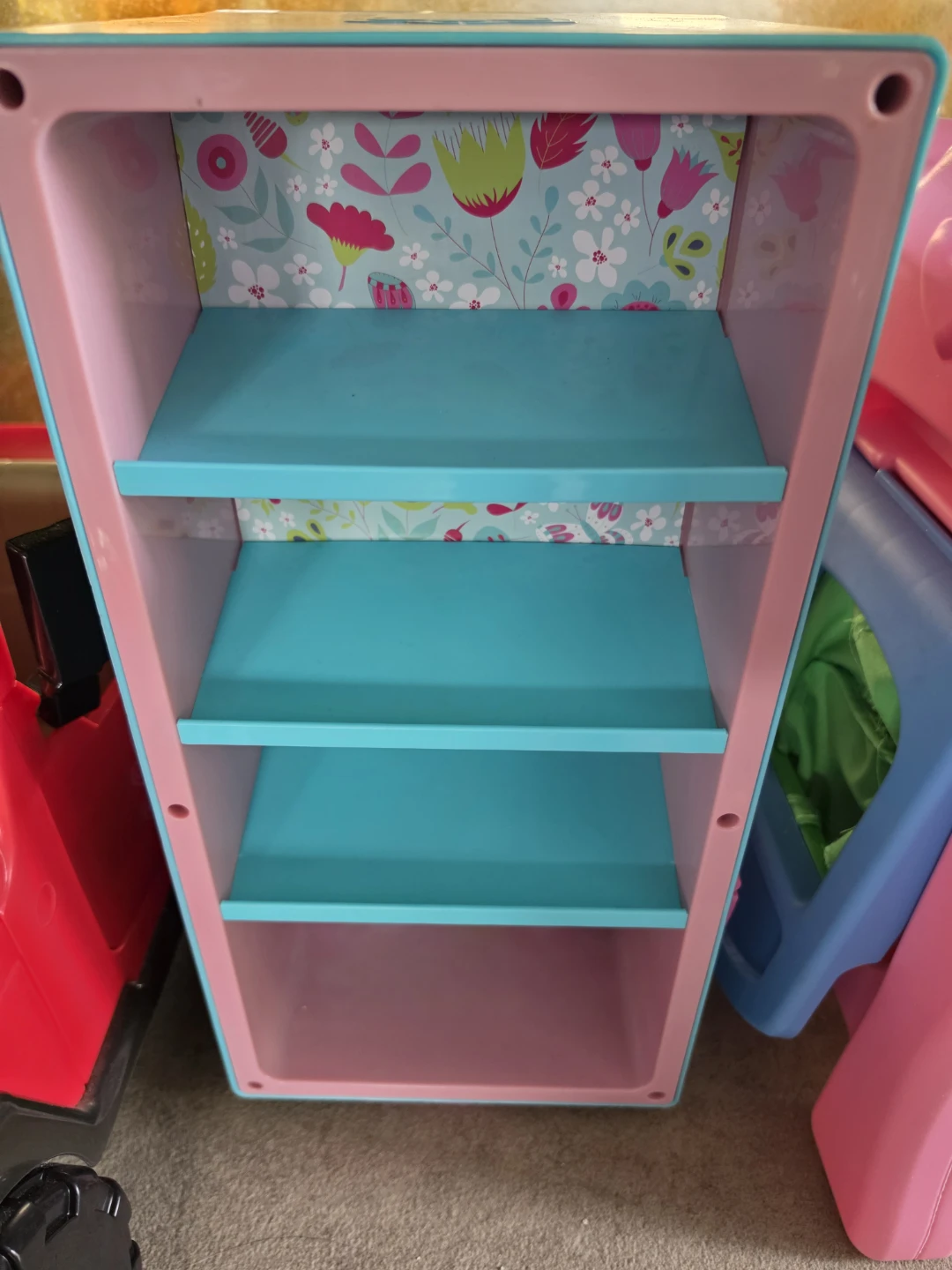 Barbie Fashionista Closet - photo 3