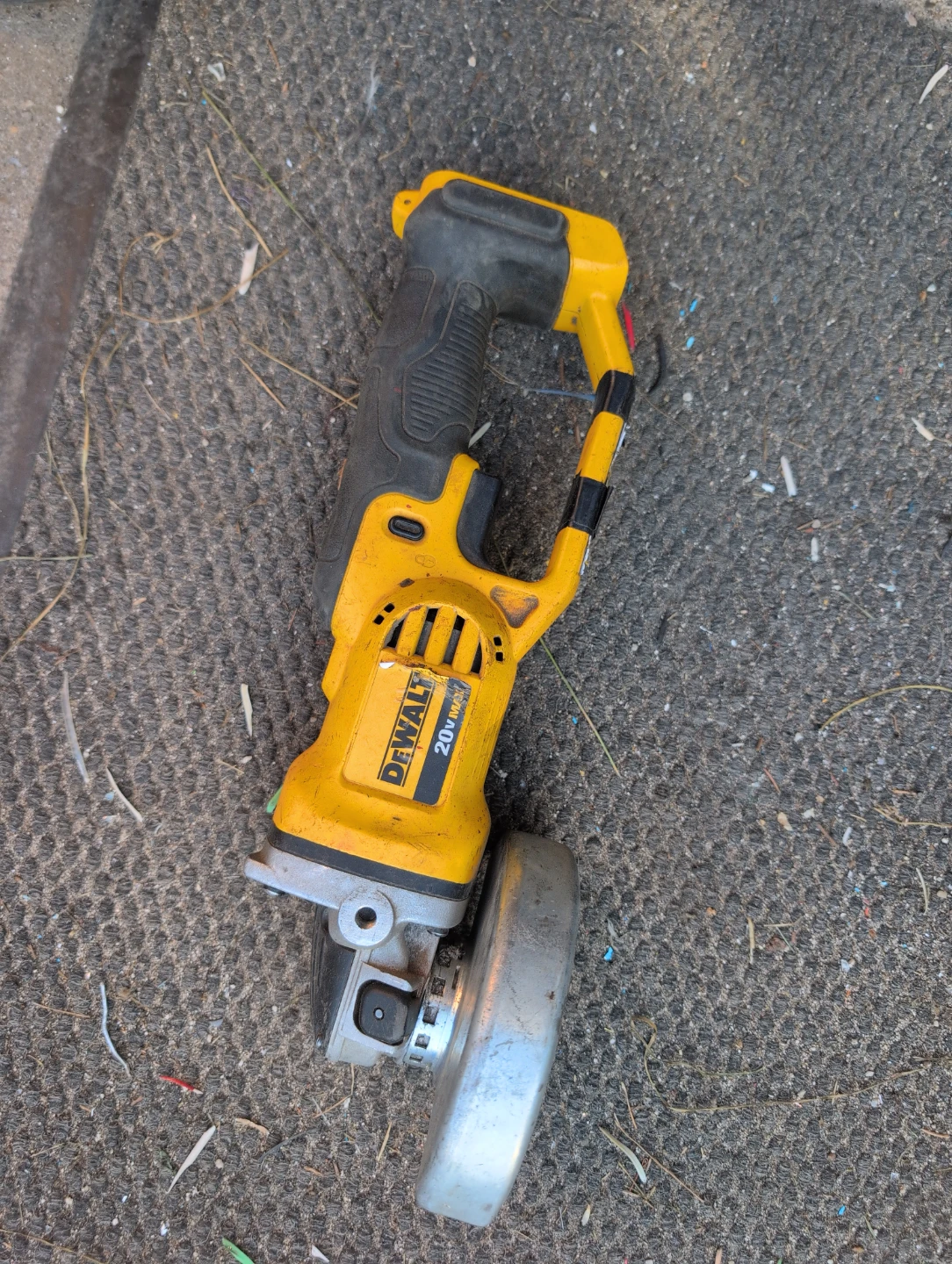DEWALT 20V MAX 4-1/2 Inch Grinder DCG412