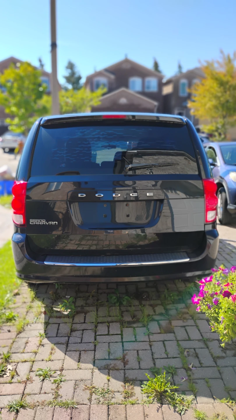 Dodge Grand Caravan Black - photo 4