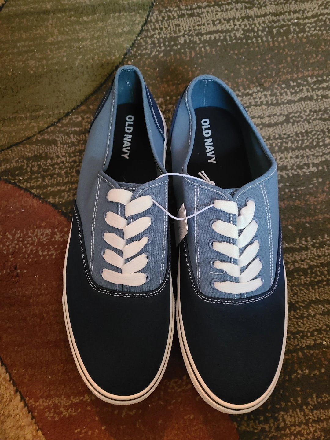 Men sneakers size 11
