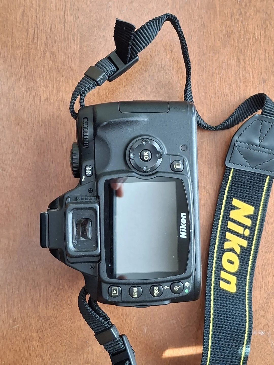 Nikon D40 Body (4919 sc) with original battery, charger & strap - photo 3