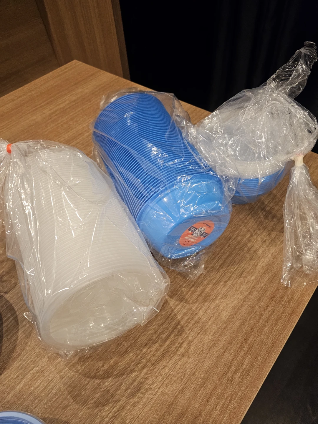 Reusable plastic food bowls 60 ea