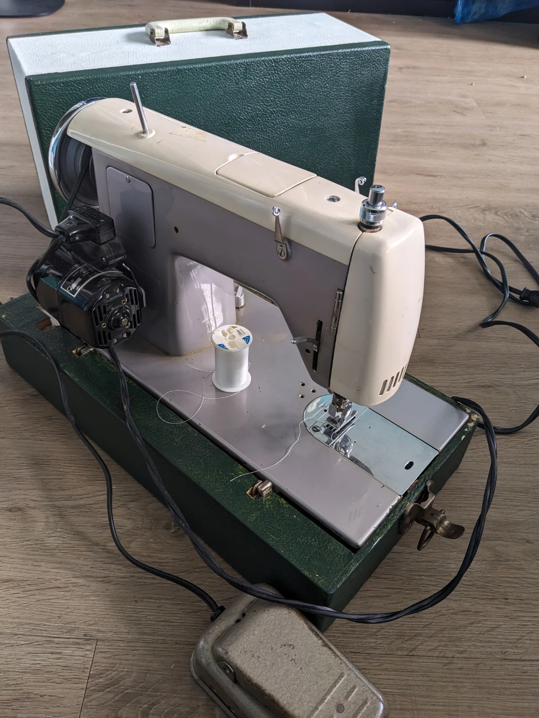 Vintage Sewing Machine with Carrying Case