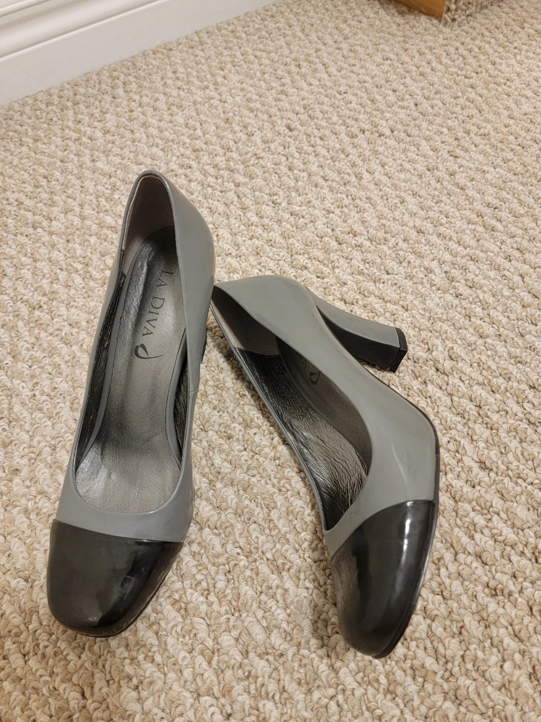 La Diva grey and black cap-toe heels