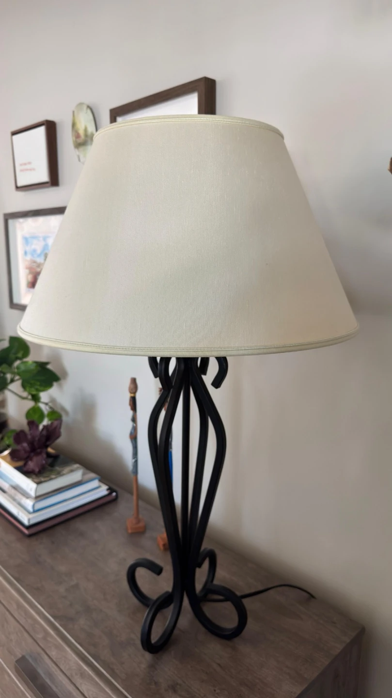 Stunning Vintage Wrought Iron Table Lamp with Shade - photo 2