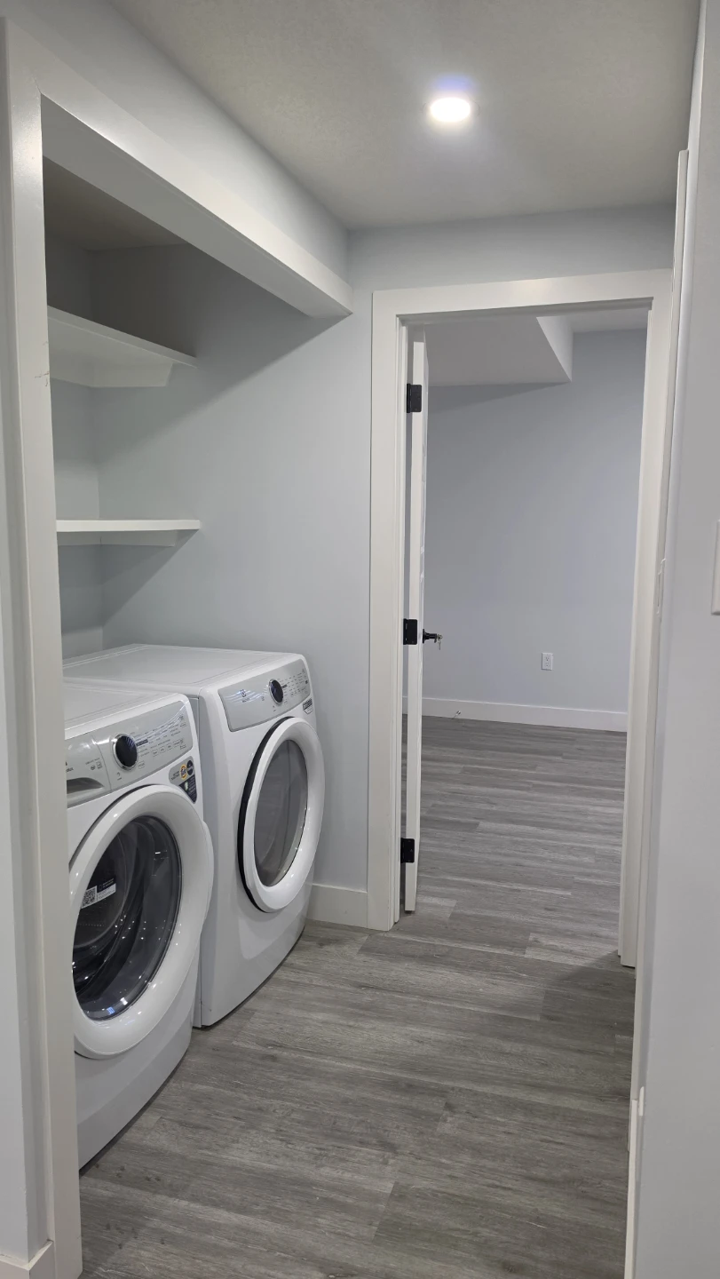 Basement suite for rent - photo 4
