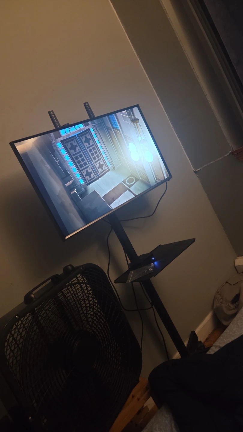 Samsung Smart TV on Floor Stand 32 inch
