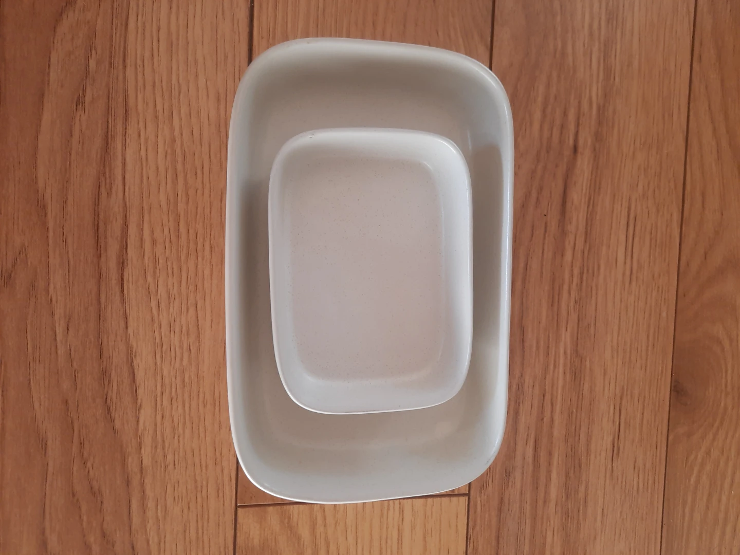 Set of 2 White Ceramic Baking Dishes