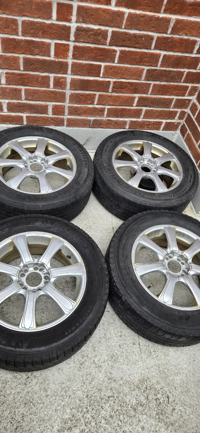 Set of 4 Michelin Latitude Winter Tires With Universal Rims - photo 3