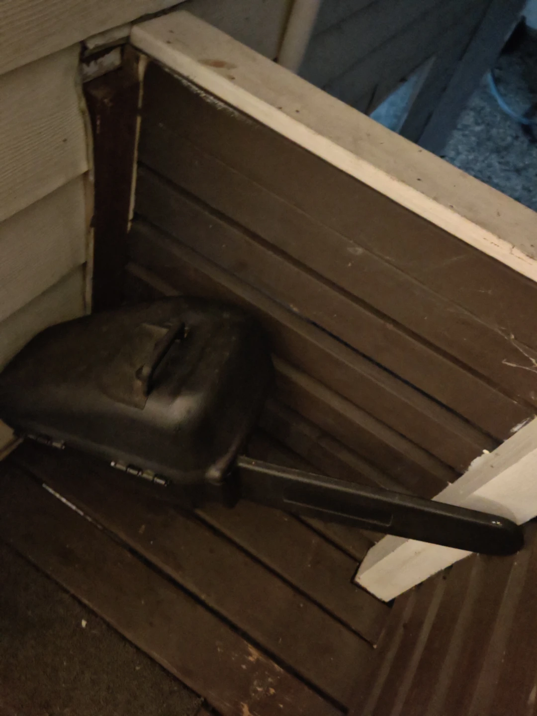 Craftsman 20-inch Chainsaw with Carrying Case - photo 2