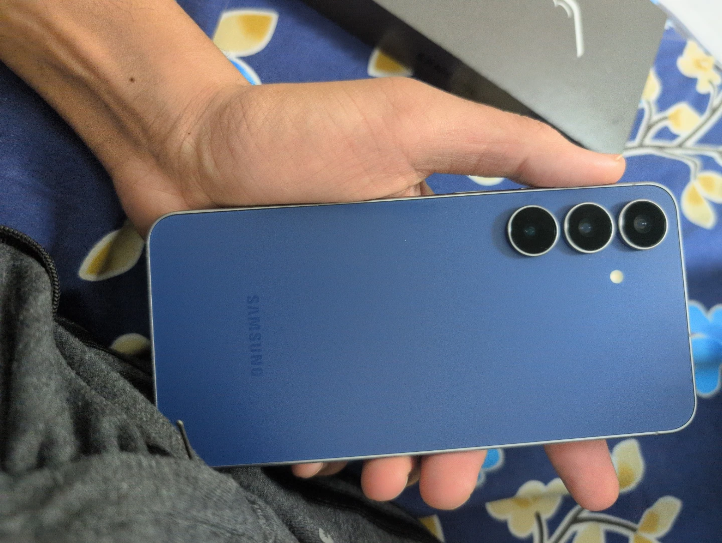 Open Box Samsung Galaxy s25 FE - photo 3