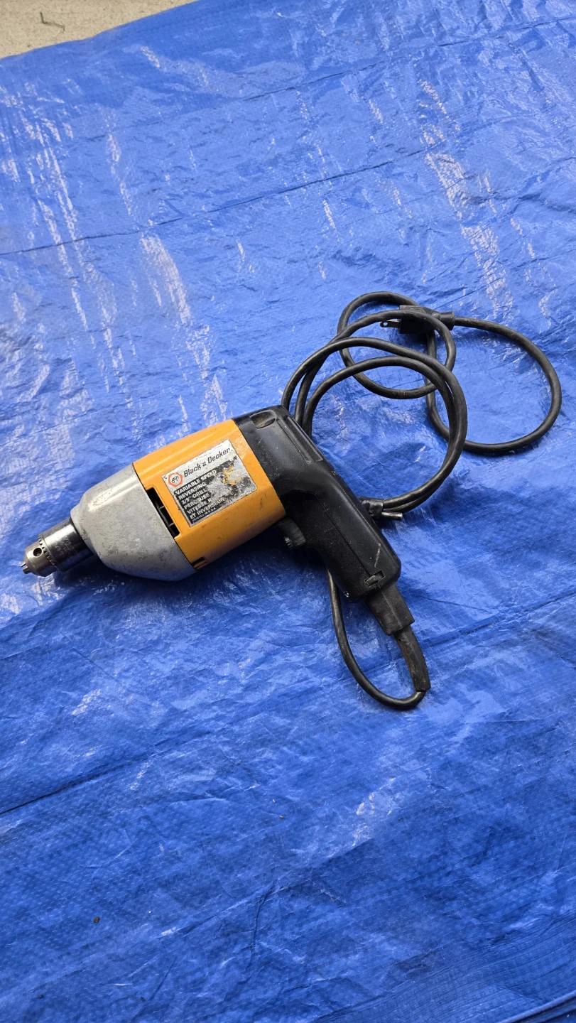 Black & Decker 3/8" Variable Speed Reversing Drill - photo 2