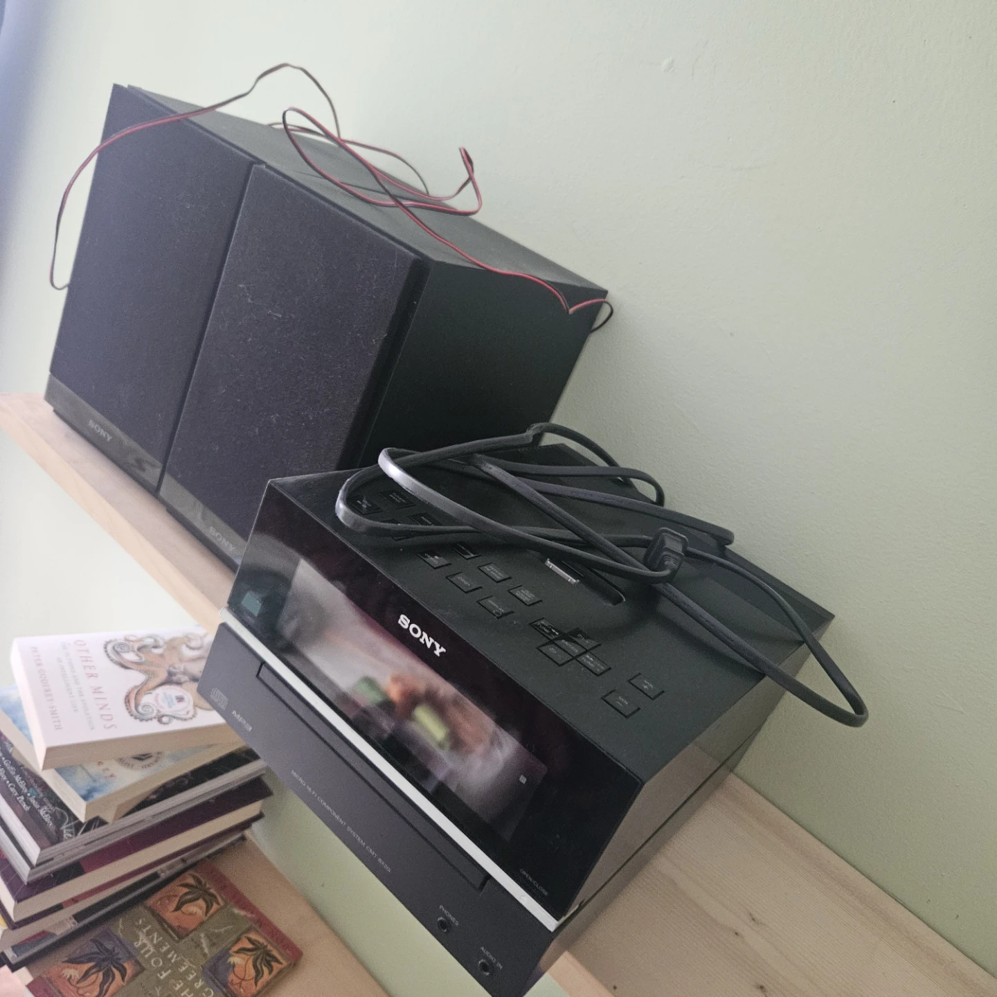CD player with speakers