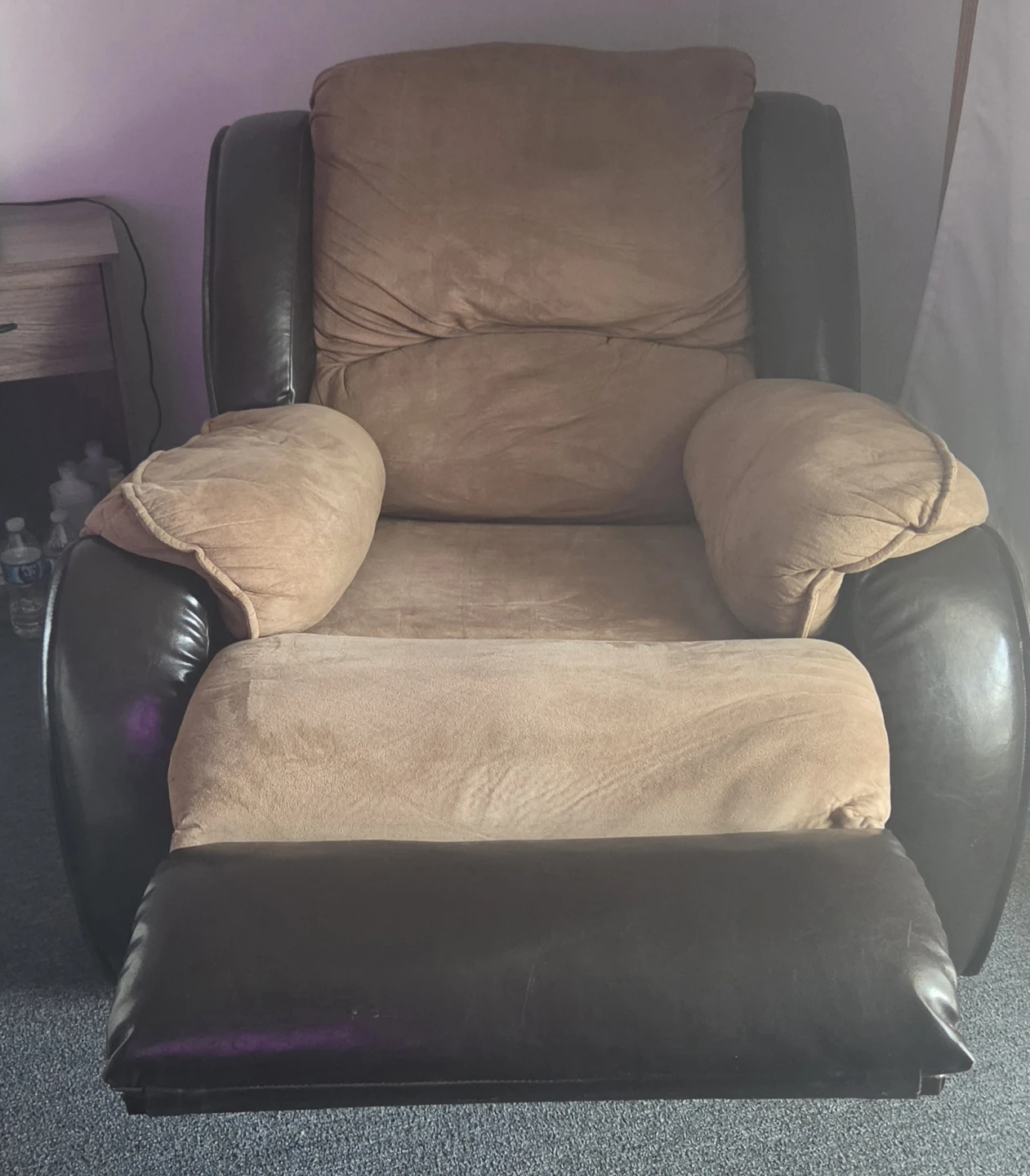 Two-Tone Reclining Armchair - photo 2