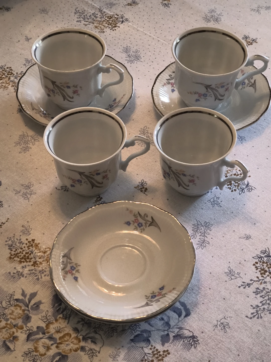 WALBRZYCH 4 Floral Teacups and Saucers Poland
