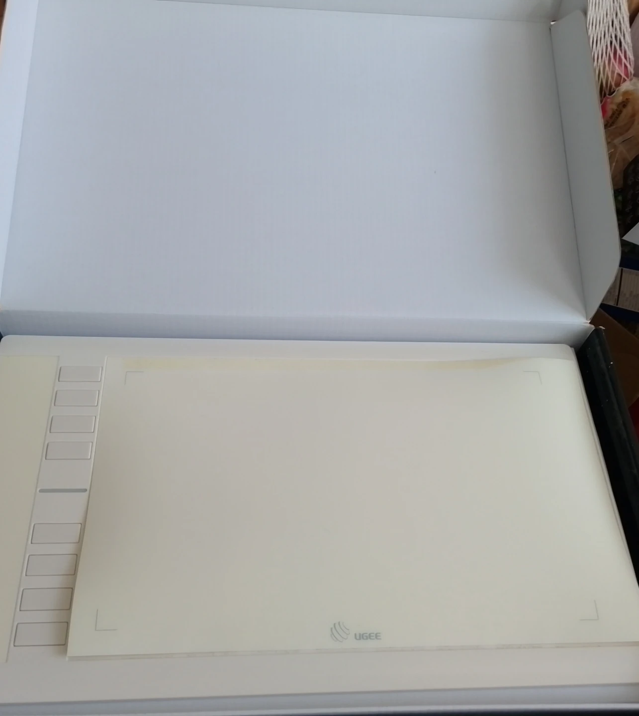 Ugee M708 Graphics Tablet - White - photo 4