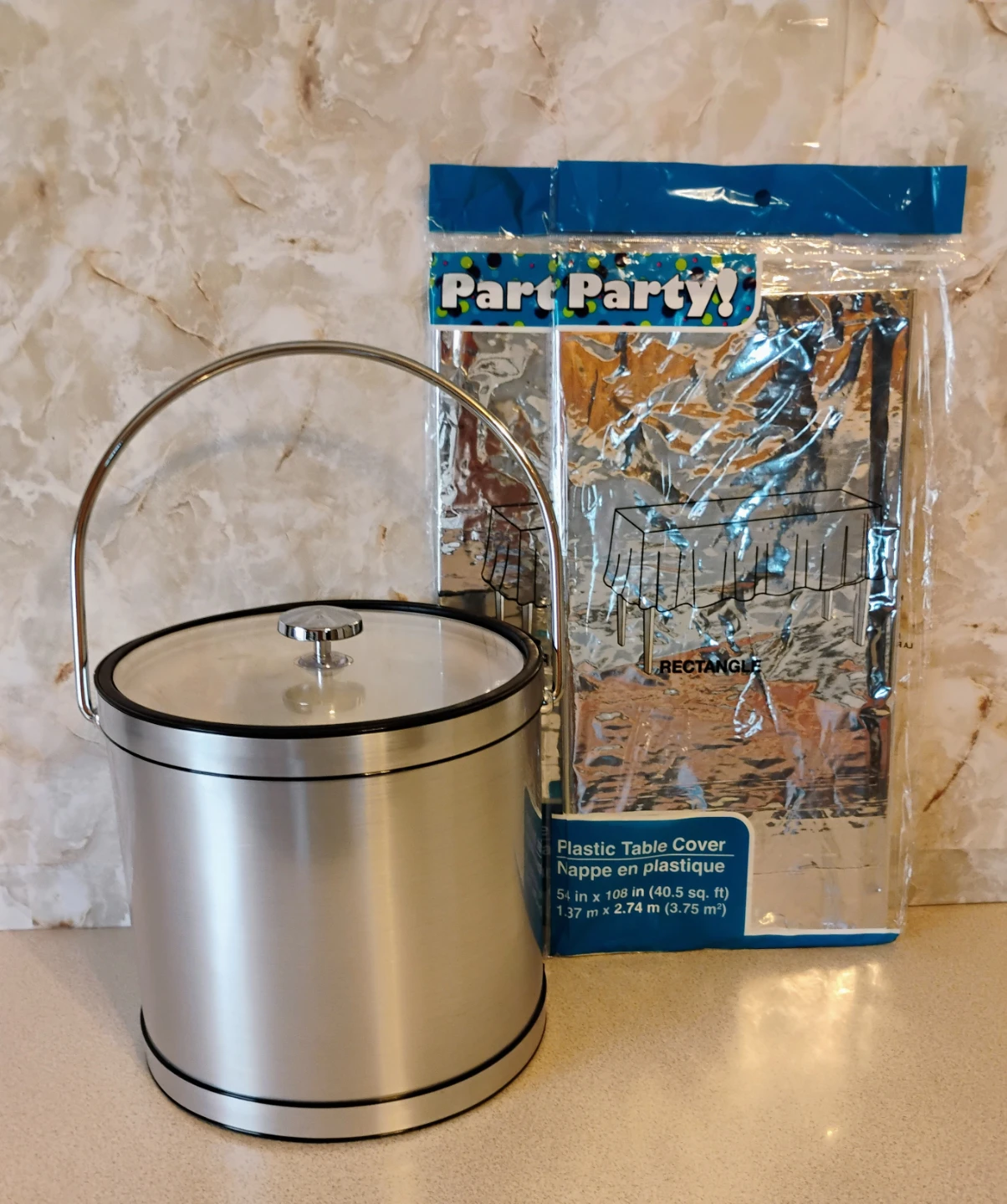 ELEGANT SILVER COLORED ICE BUCKET WITH 2 PLASTIC TABLE COVERS
