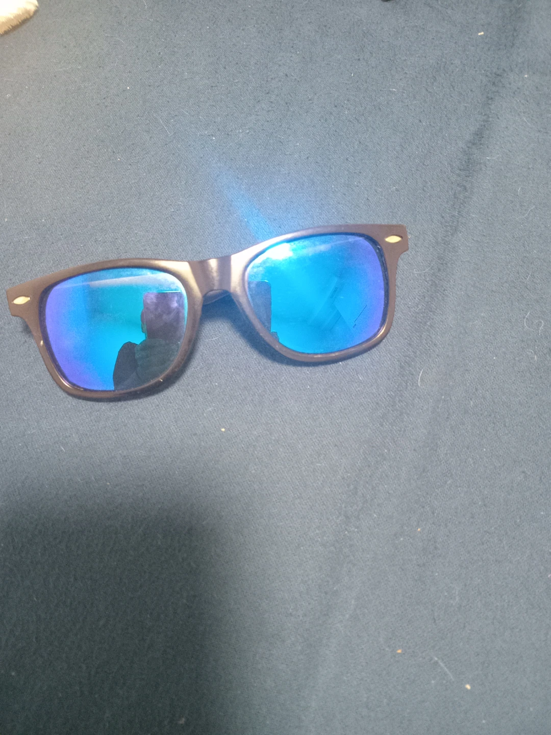 Black sunglasses with UV400 reduction and rarely used