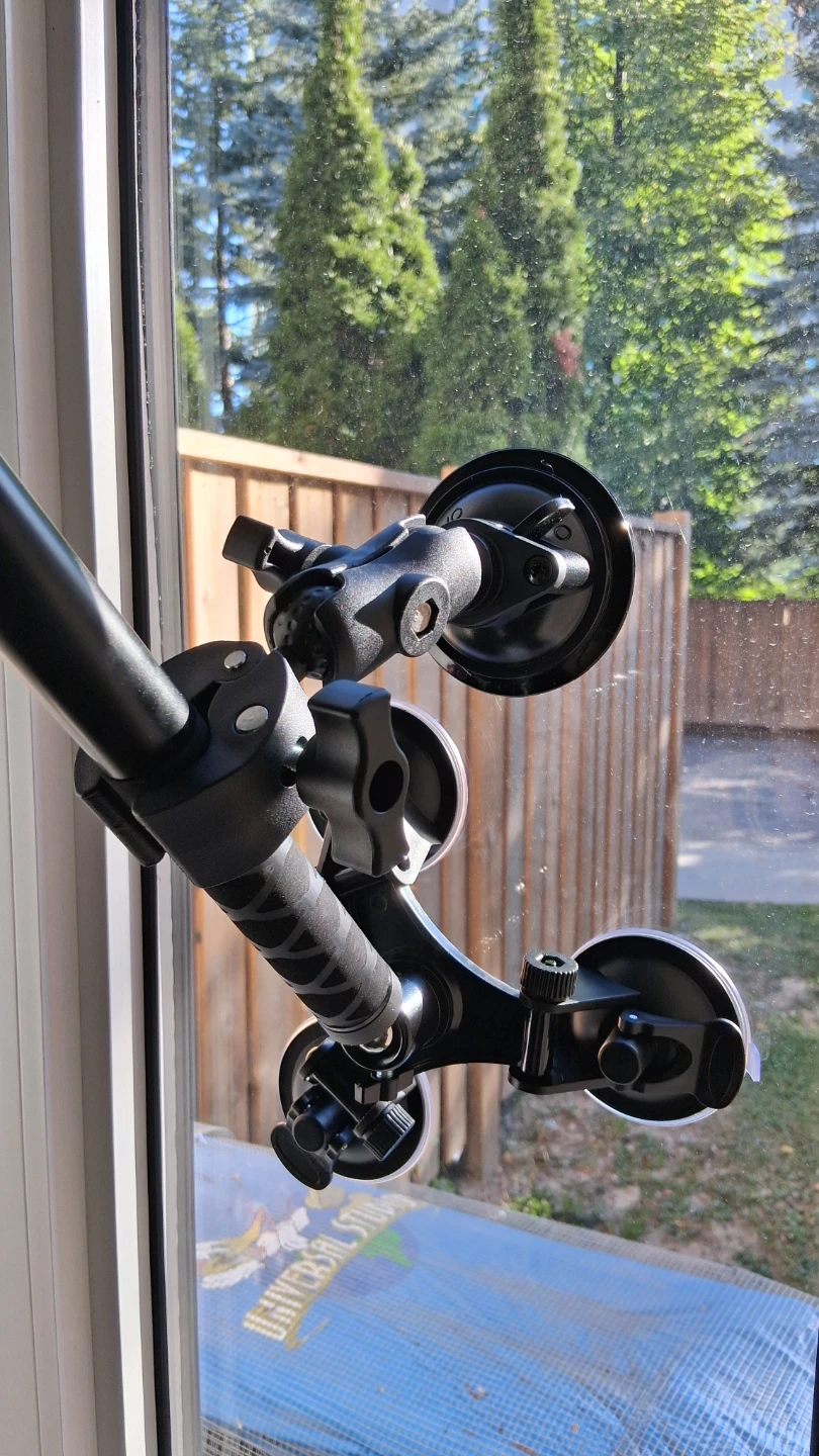 suction mount car windshield invisible stick insta360 - photo 2