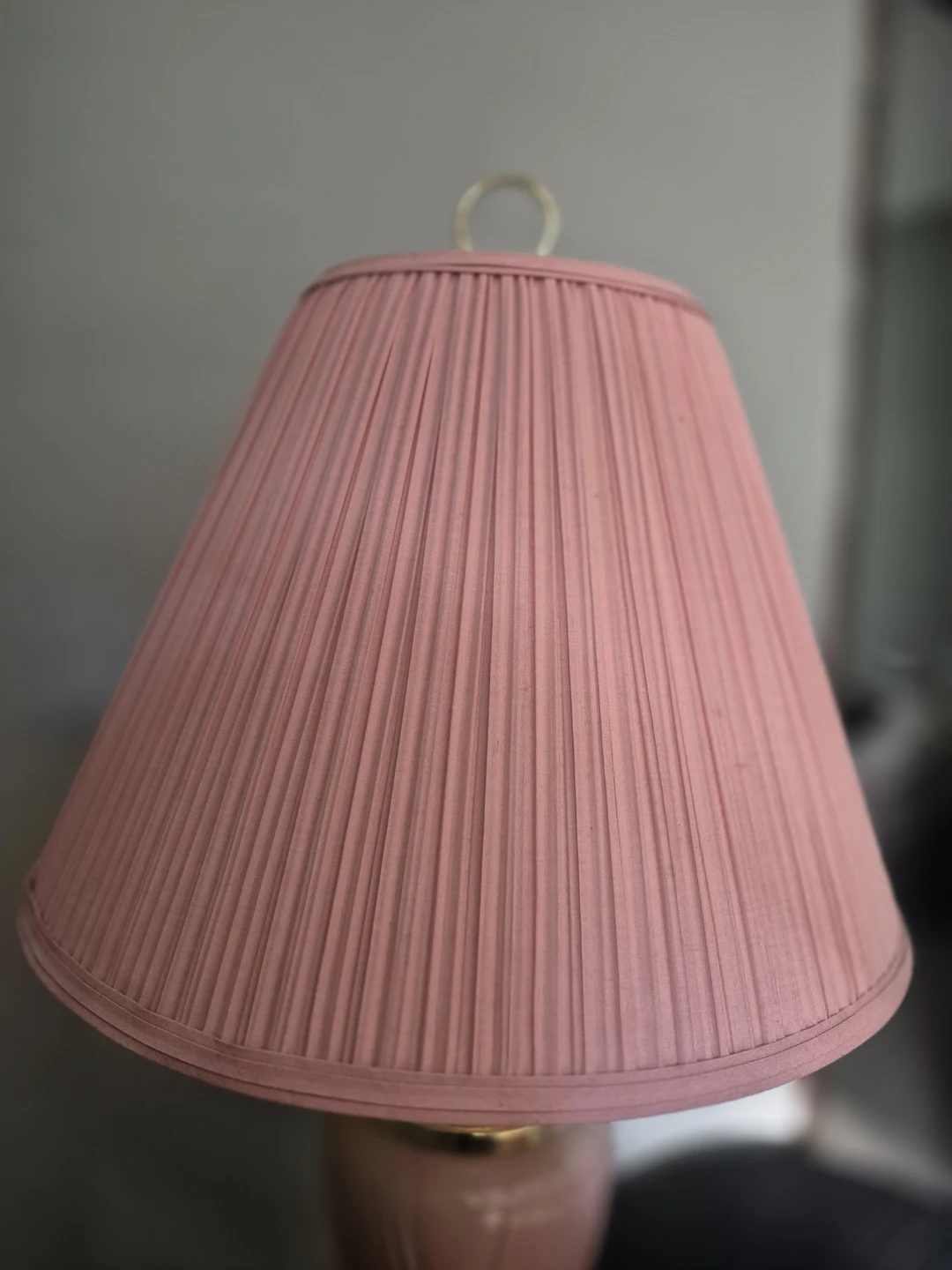 Vintage Mauve Pink Lamp With Gold Accents - photo 4