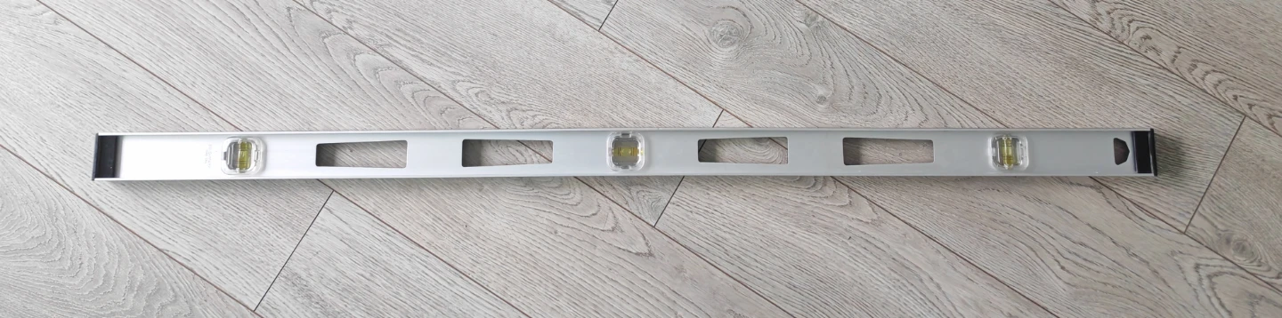 4‑Foot Metal Straightedge / Level – Excellent Condition