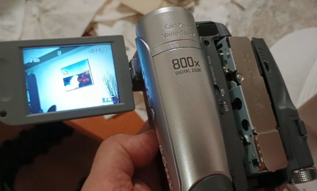 🔥 Today only! Sony Handycam 20x Optical Zoom Camcorder - photo 3