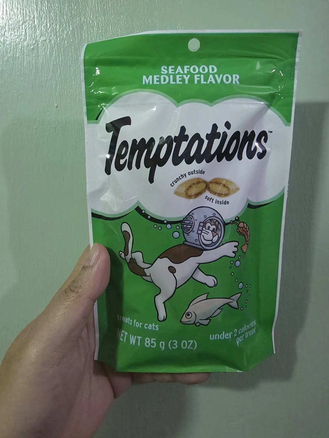 Temptations Seafood Medley Cat Treats 3oz 🏈