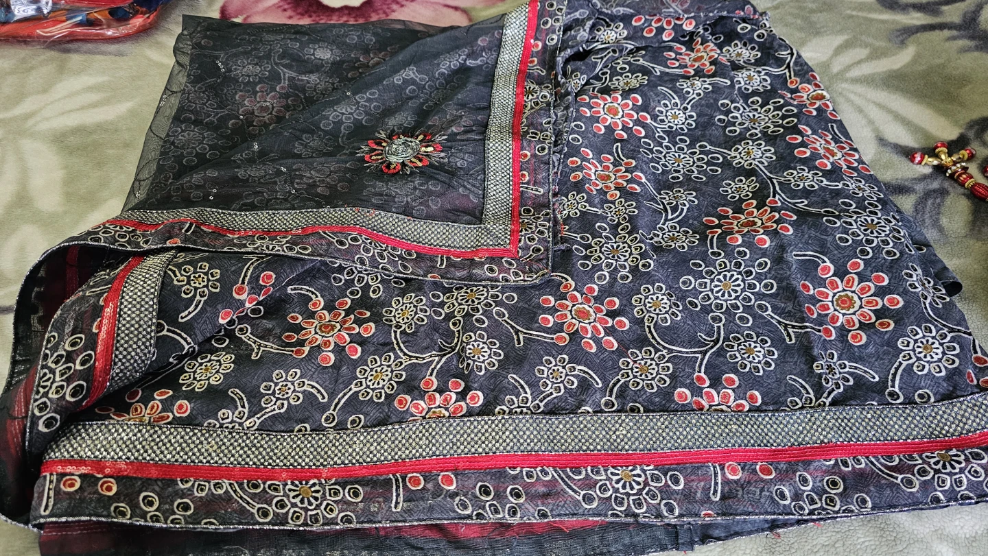 Gray Floral printed Saree with half net, Blouse included - photo 3