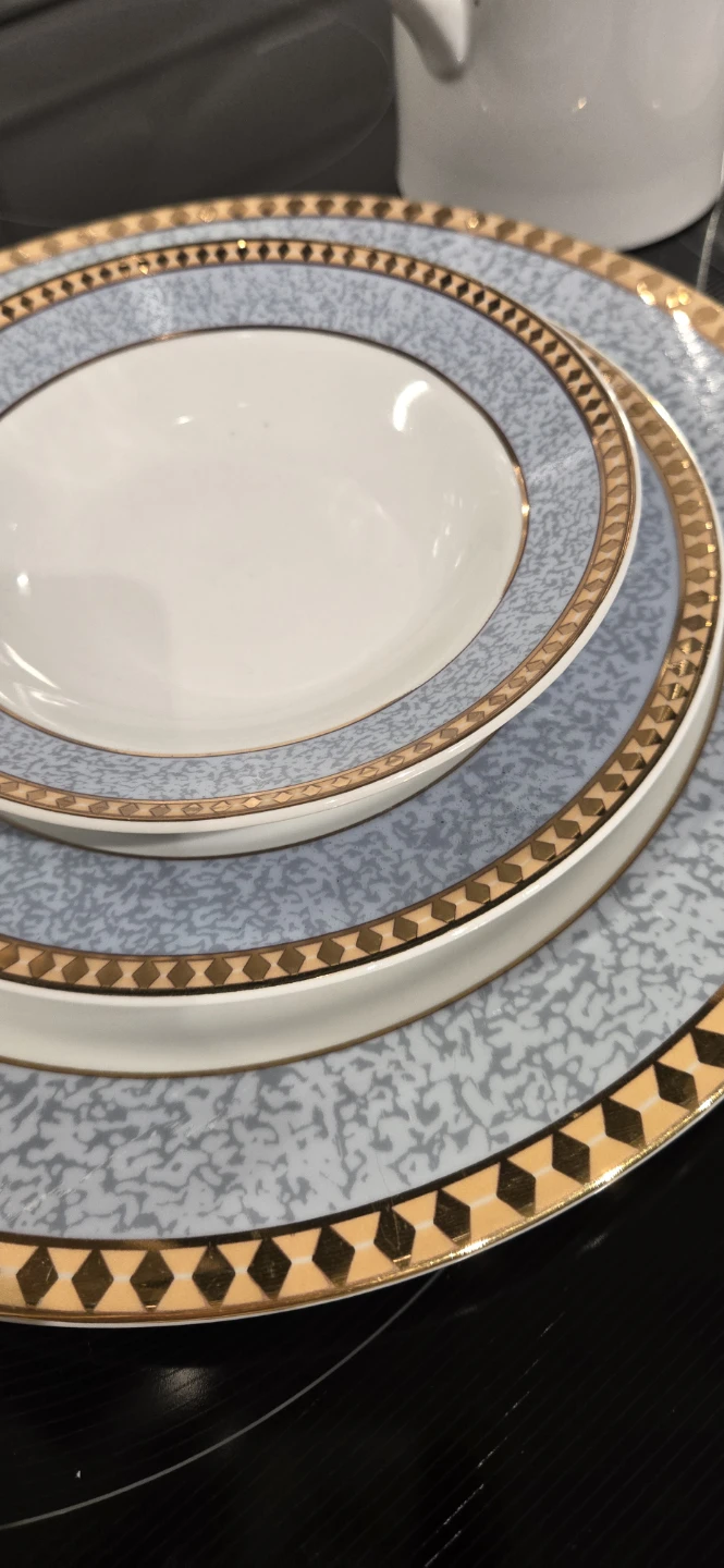 Yamasen Fine Porcelain Tea Set with 24K Gold Detail - photo 2