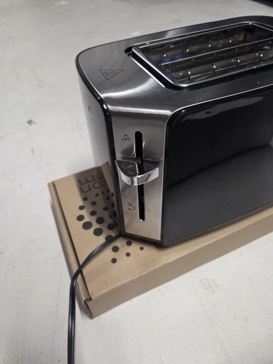 Oster 2-Slice Toaster Black and Stainless Steel - photo 4
