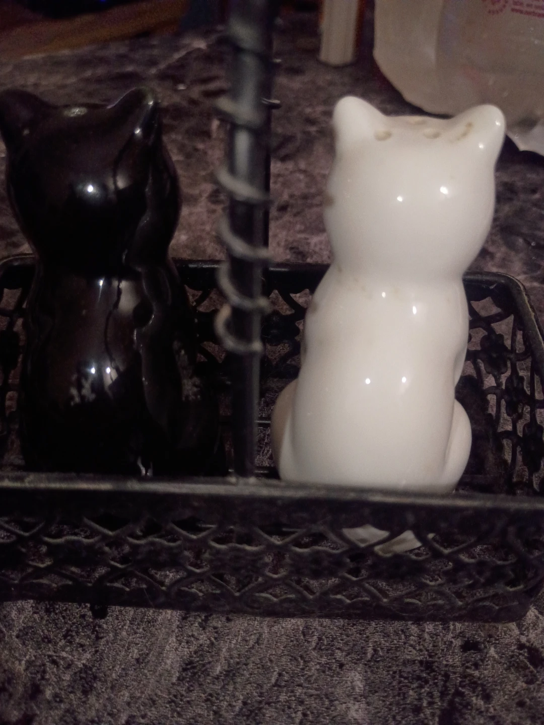 Ceramic Cat Salt and Pepper Shakers with Metal Holder - photo 4