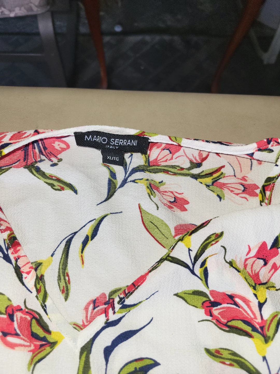 2 woman's shirts - photo 2
