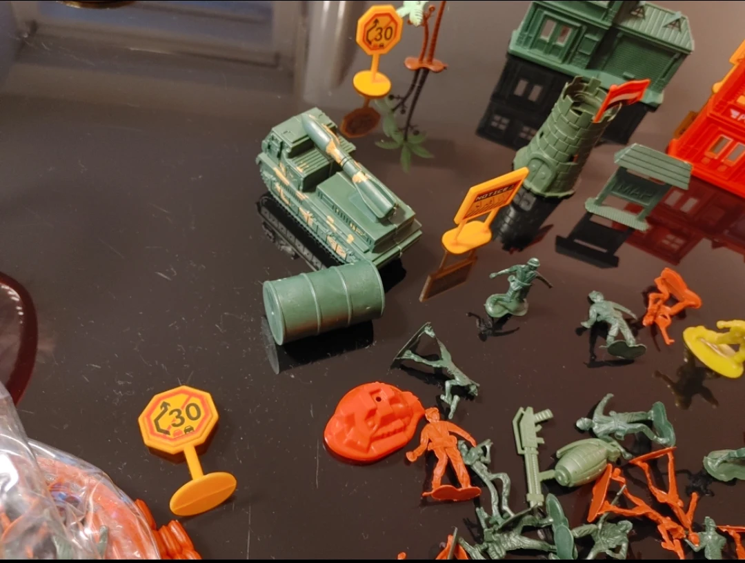 Assorted Army Men and Military Playset - photo 5