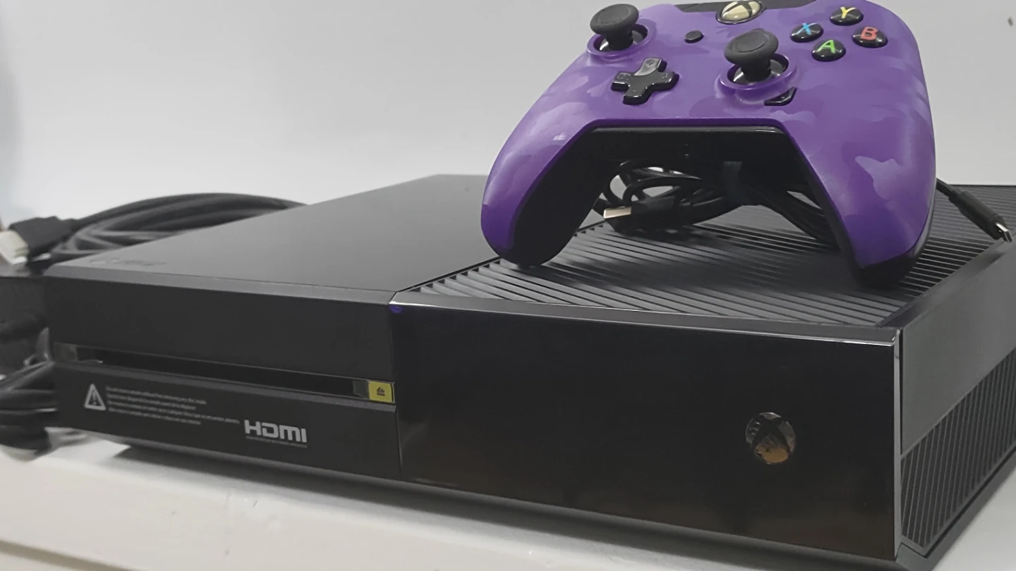 Xbox One Console with Two Controllers - photo 4