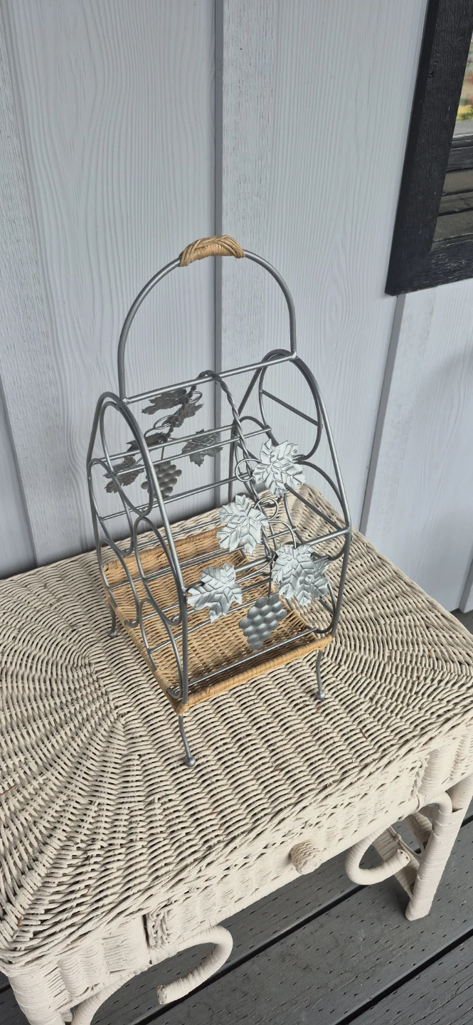 Metal Grapevine Wine Rack