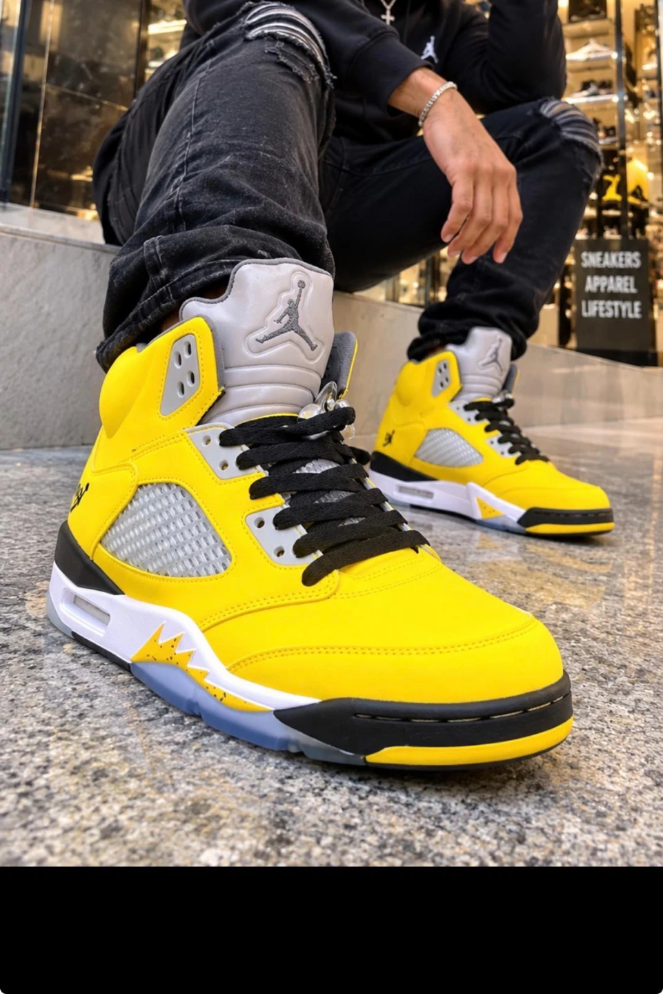 Air Jordan 5 Retro Varsity Maize Size 9, 12