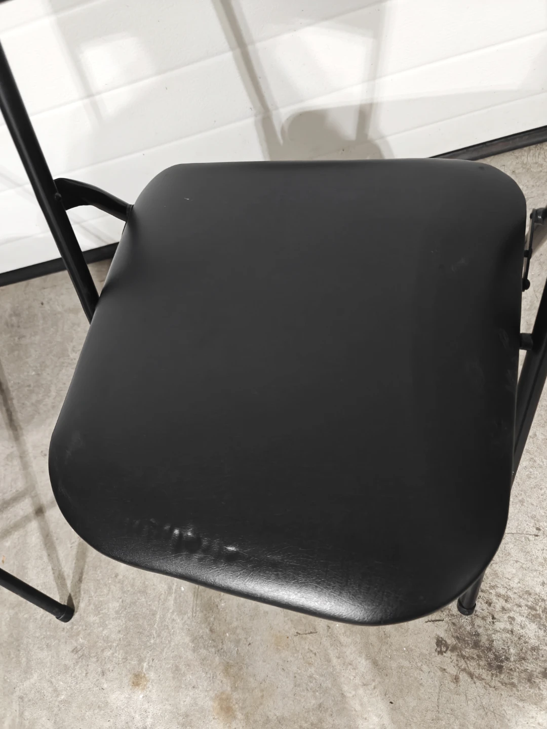 Black folding chairs $10 each - photo 3