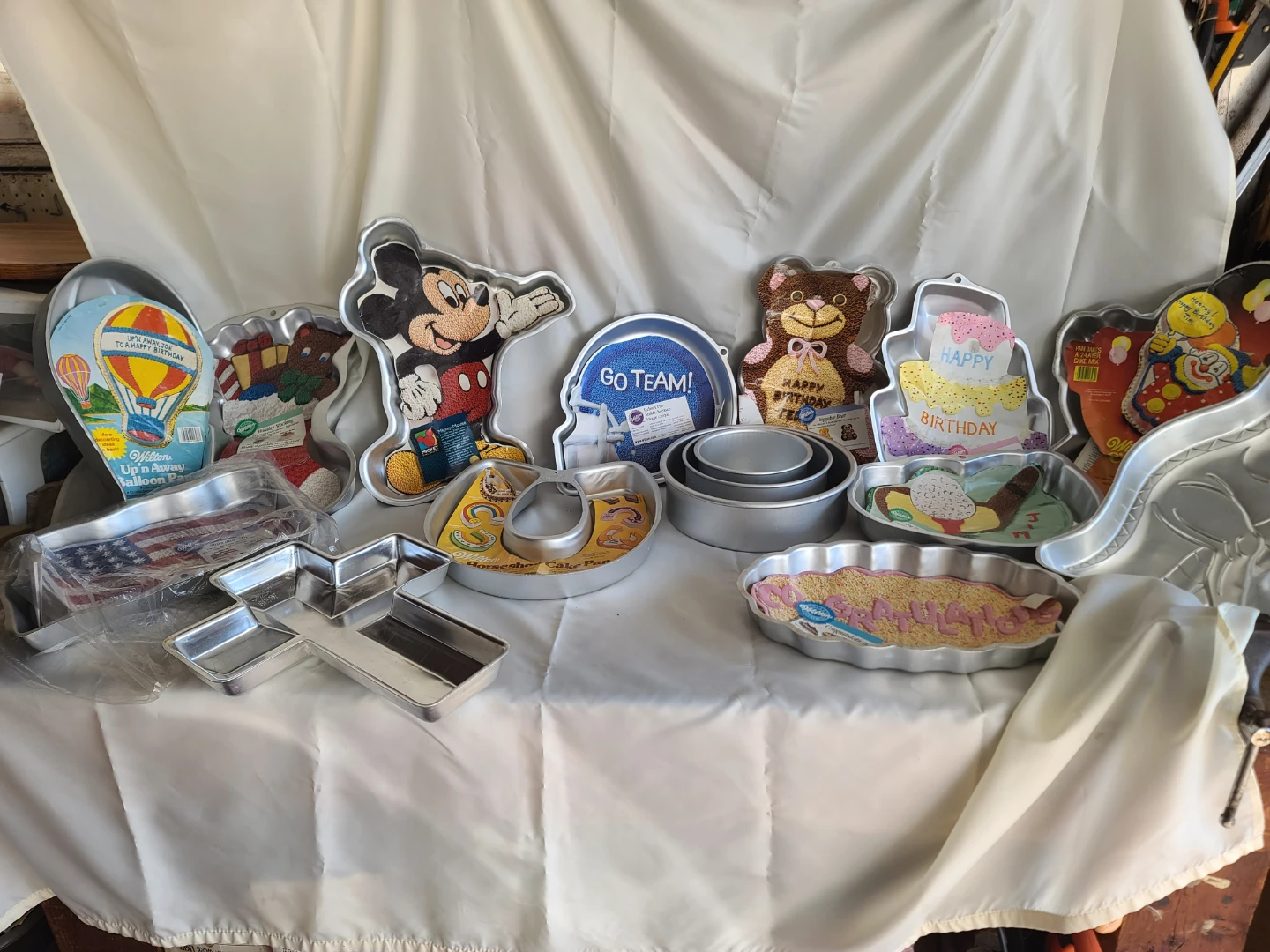 Wilton Baking Collection Cake Pans and Display Stands - photo 5