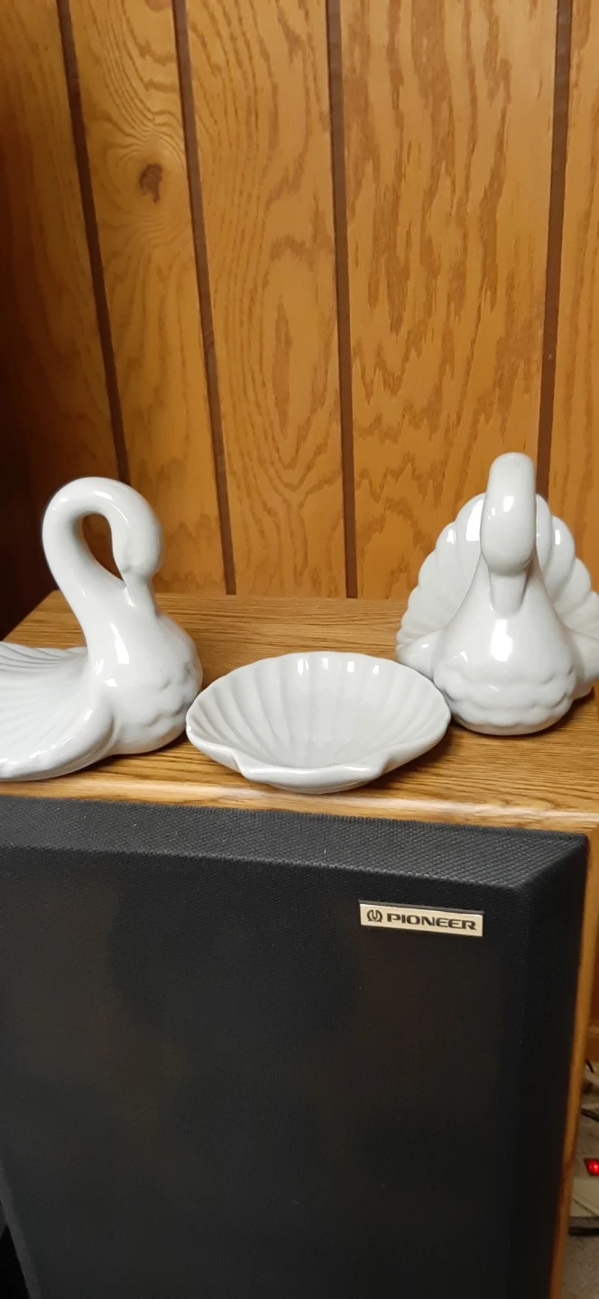 Vintage swan towel holders & shell soap dish