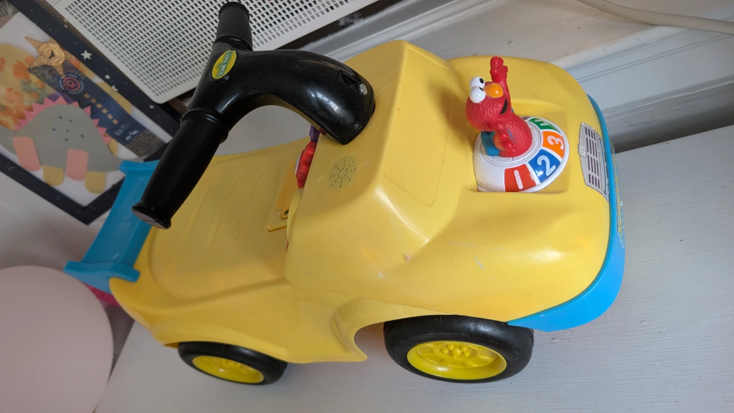Sesame Street Elmo Ride-On Toy - photo 2