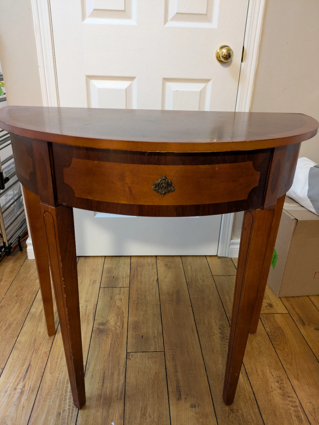 Half-moon wooden accent table - photo 2