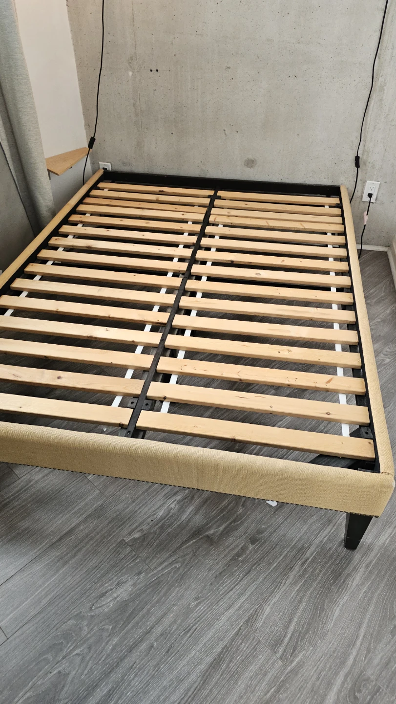 Soild wood  Bed Frame, double size - photo 2
