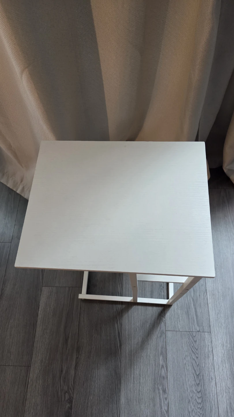 White C-Shaped Side Table - photo 2