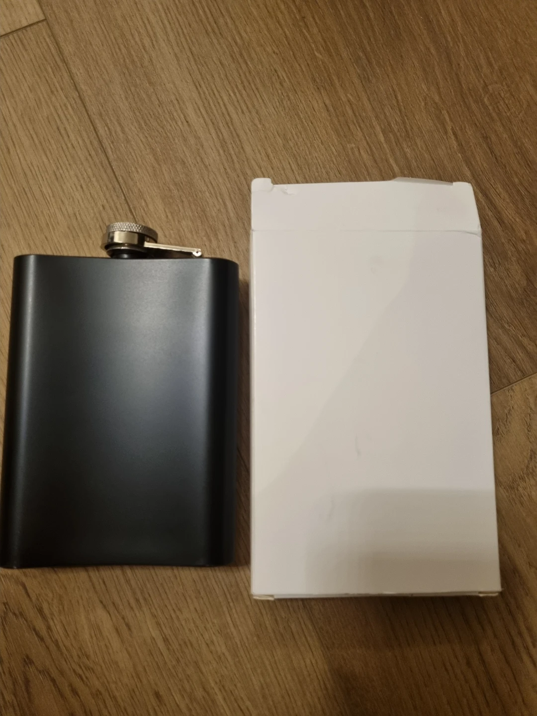 (New) Hip Flask - Harrigan's Mobland Paramount+ - photo 2